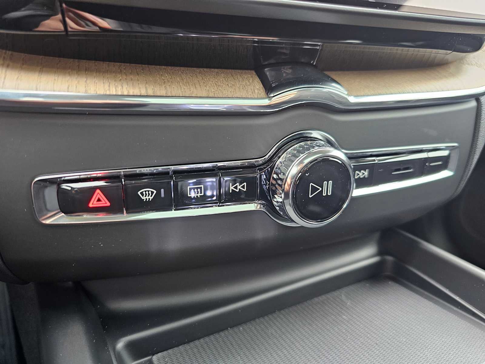 2026 Volvo XC60 Plus