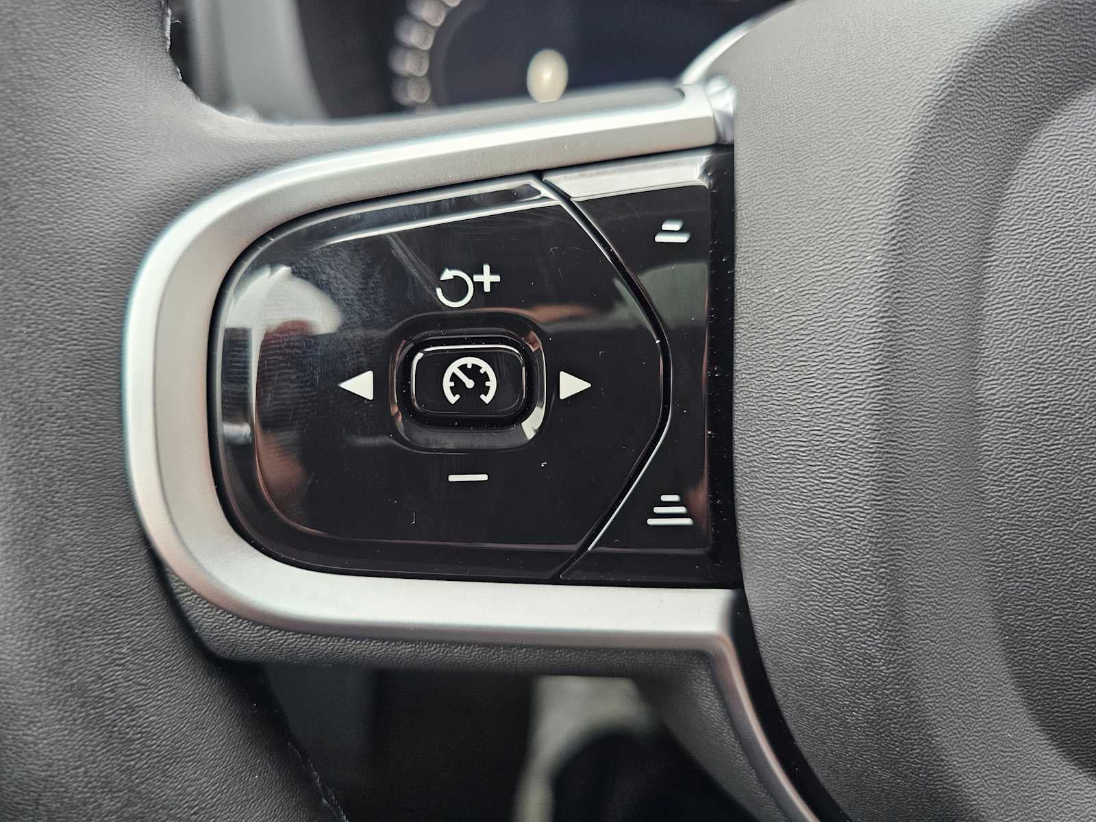 2026 Volvo XC60 Plus