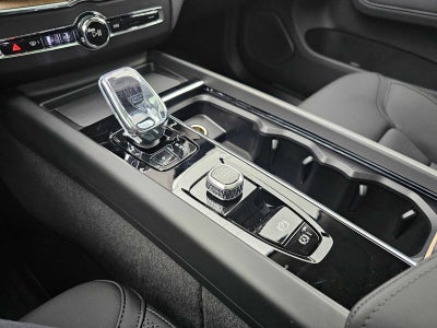 2026 Volvo XC60 Plus