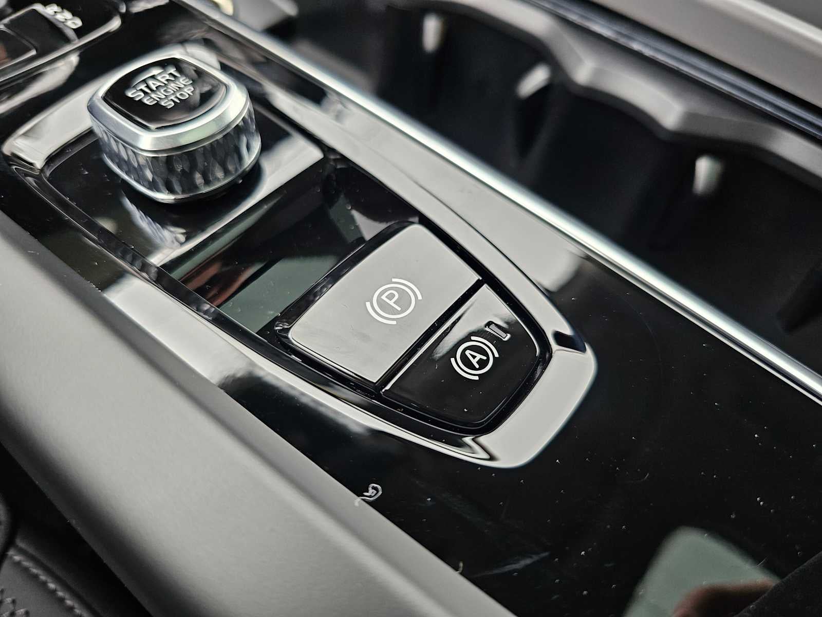 2026 Volvo XC60 Plus