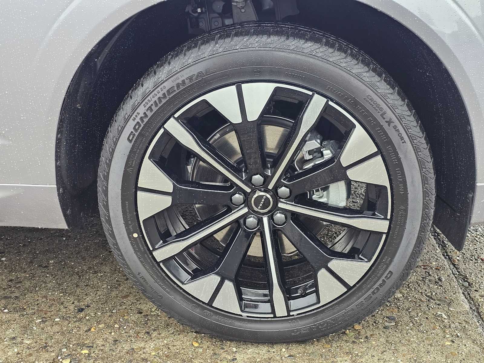 2026 Volvo XC60 Plus