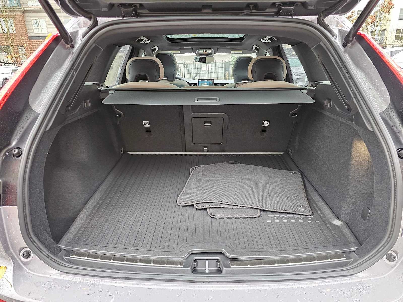 2026 Volvo XC60 Plus