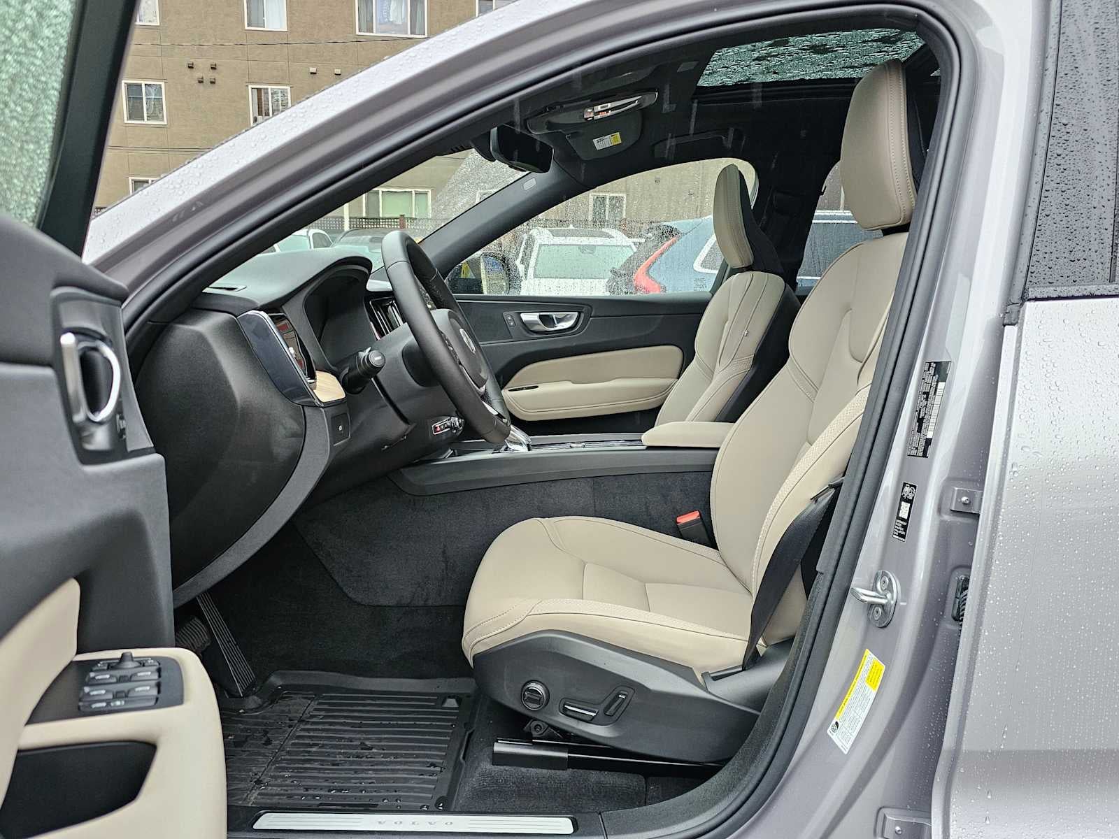 2026 Volvo XC60 Plus