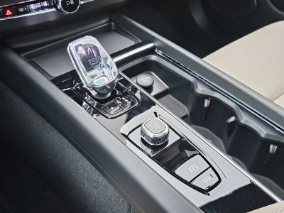 2026 Volvo XC60 Plus