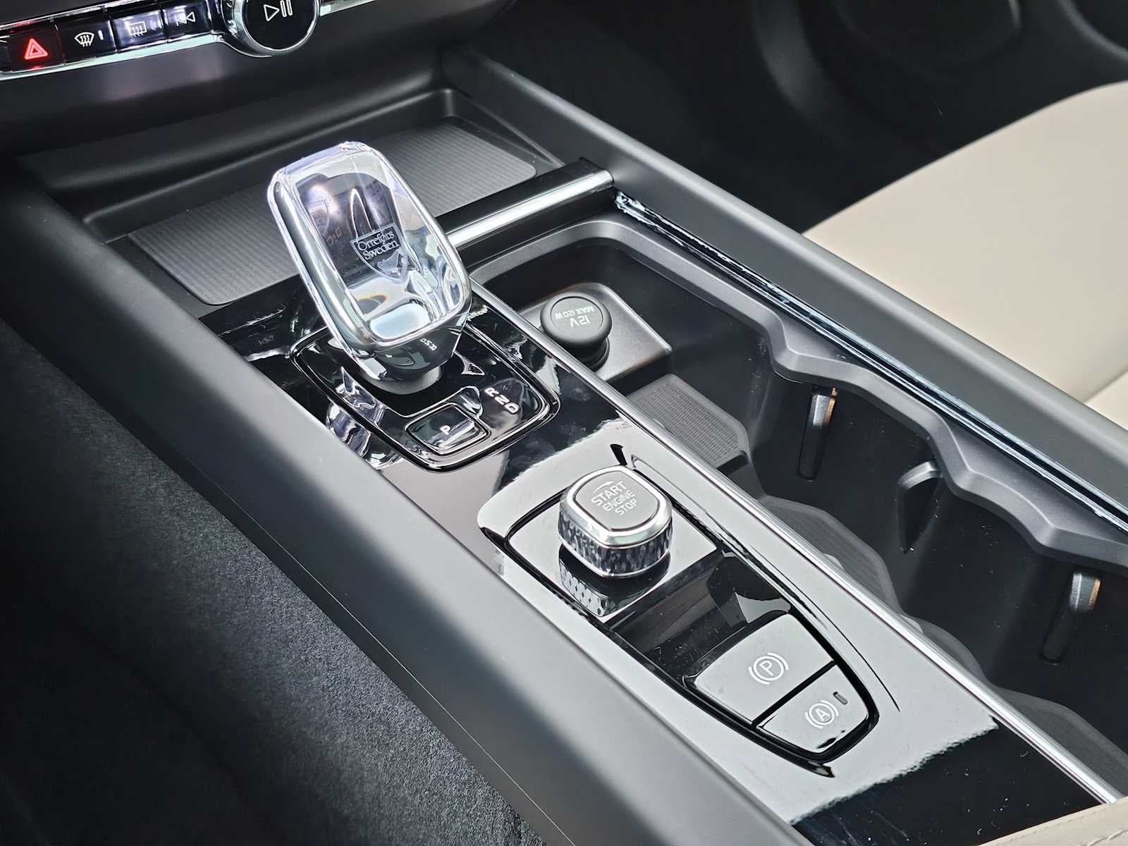 2026 Volvo XC60 Plus
