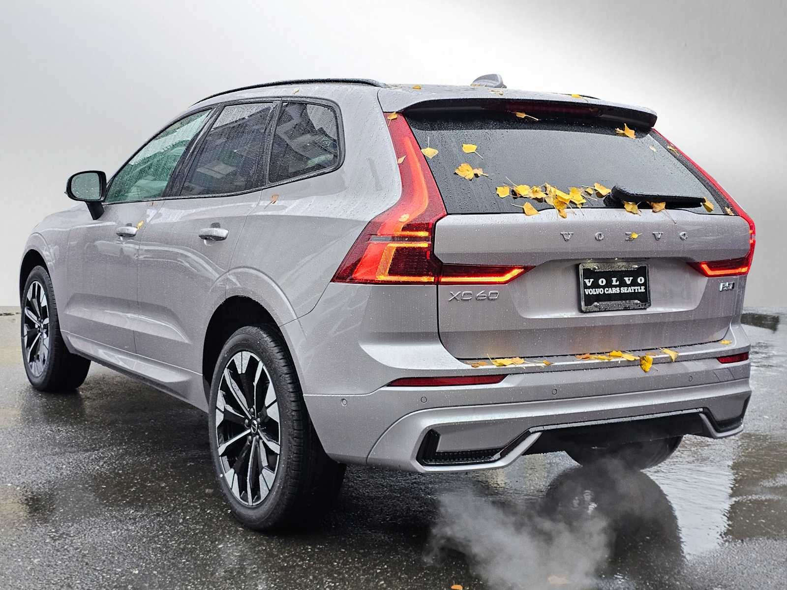 2026 Volvo XC60 Plus