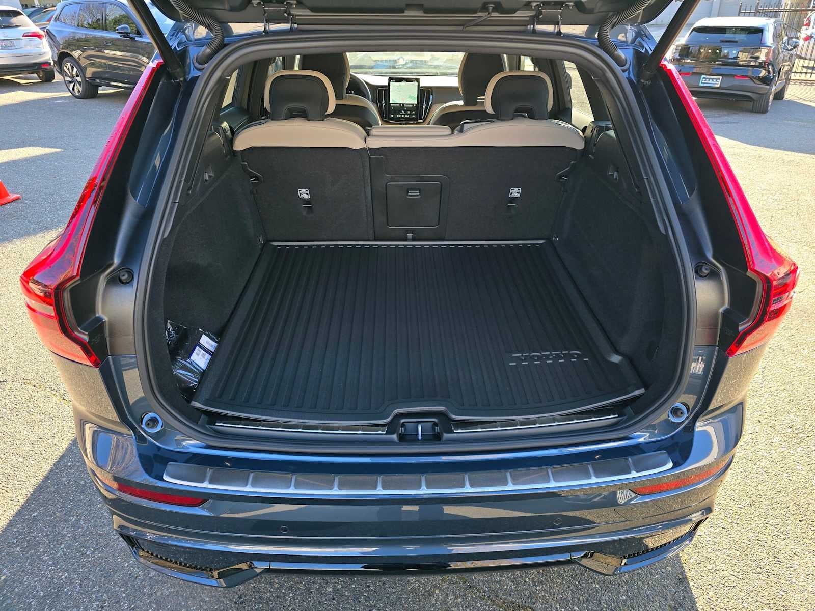 2026 Volvo XC60 Plus