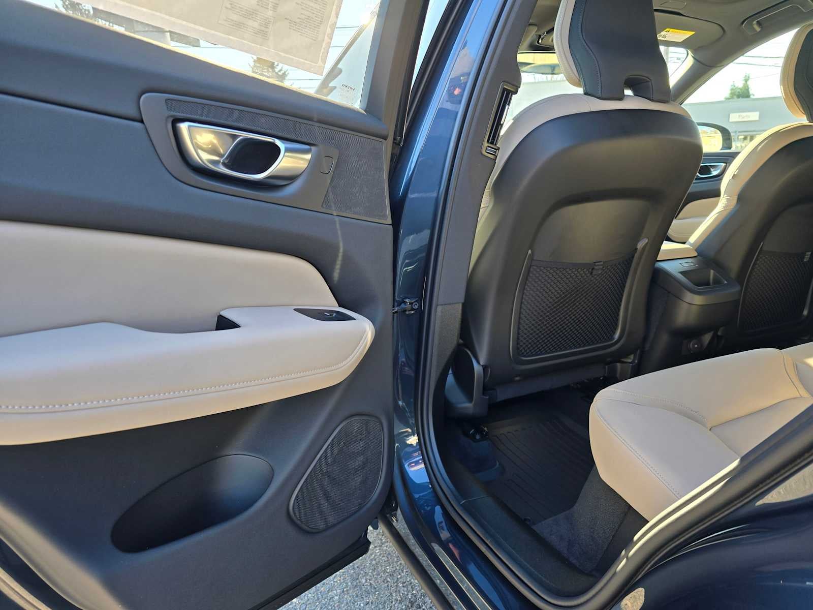 2026 Volvo XC60 Plus