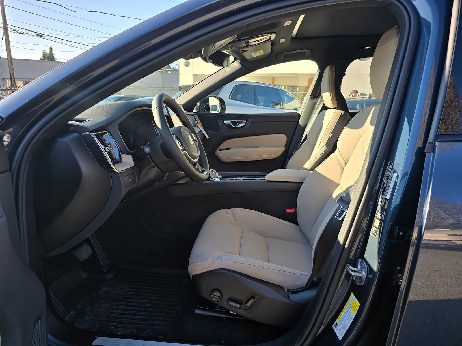 2026 Volvo XC60 Plus