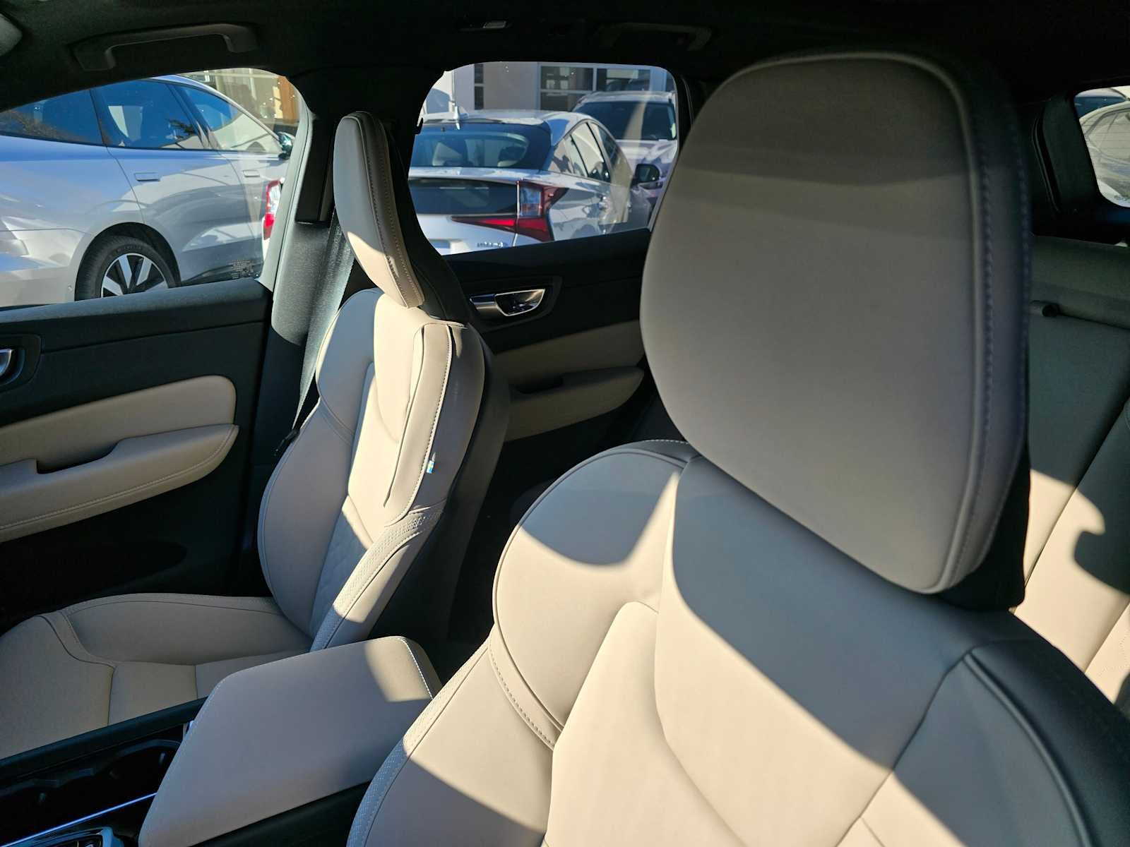 2026 Volvo XC60 Plus