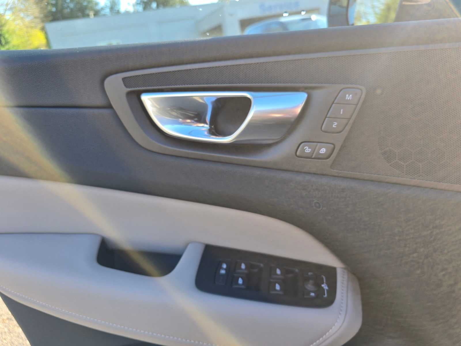 2026 Volvo XC60 Plus