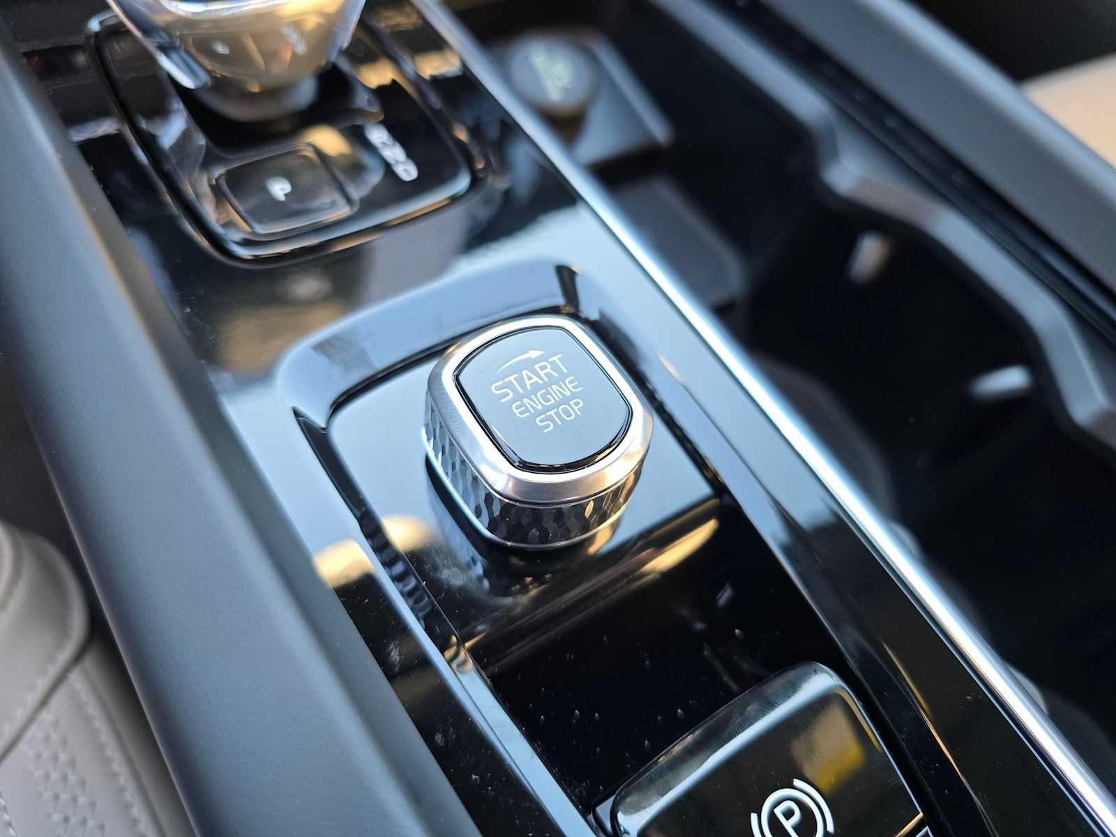 2026 Volvo XC60 Plus