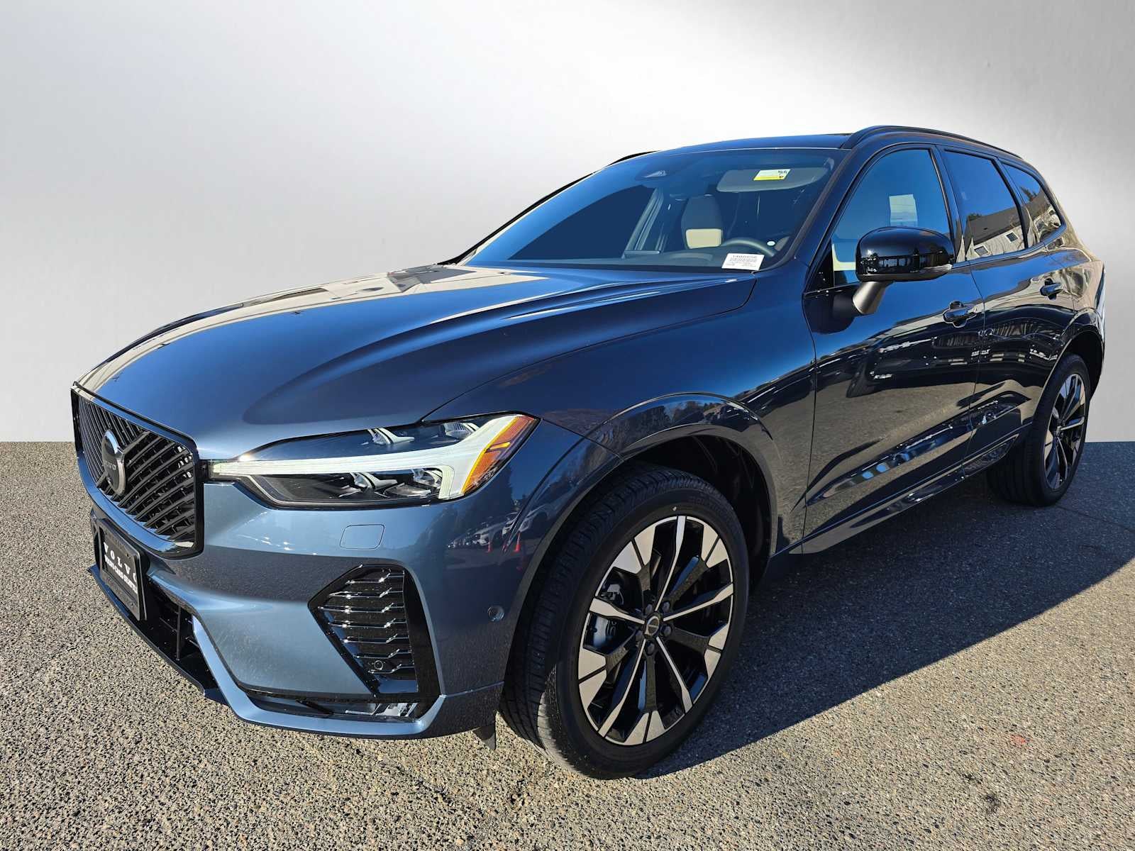 2026 Volvo XC60 Plus