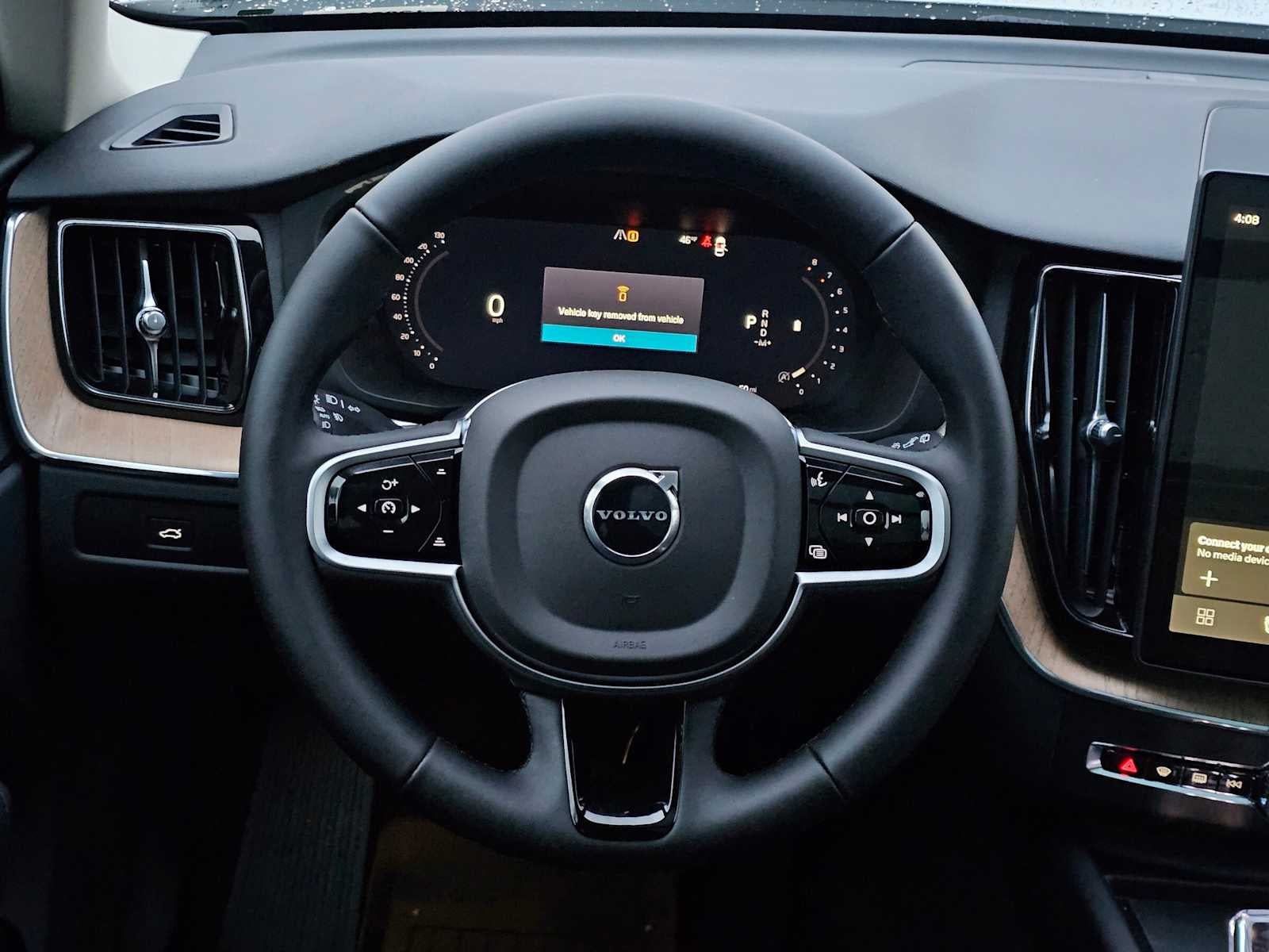 2026 Volvo XC60 Plus