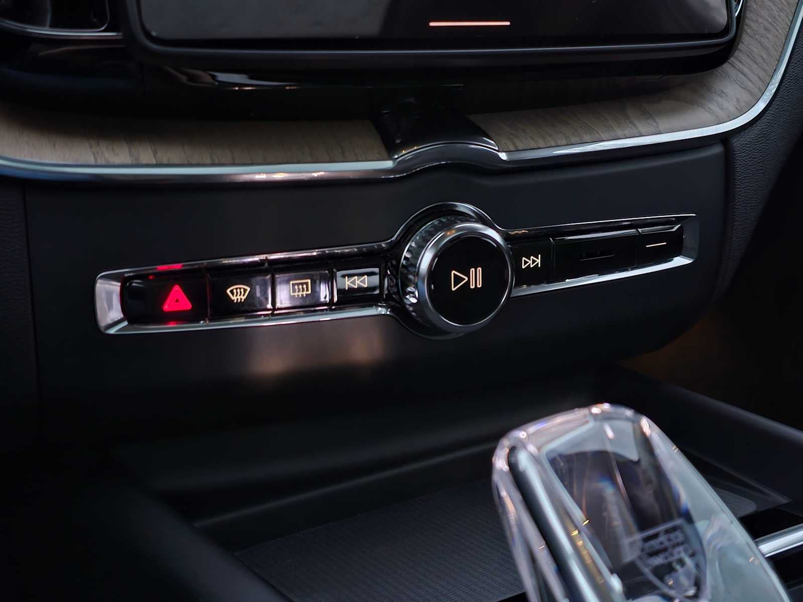 2026 Volvo XC60 Plus
