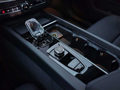 2026 Volvo XC60 Plus