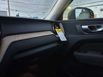 2026 Volvo XC60 Plus