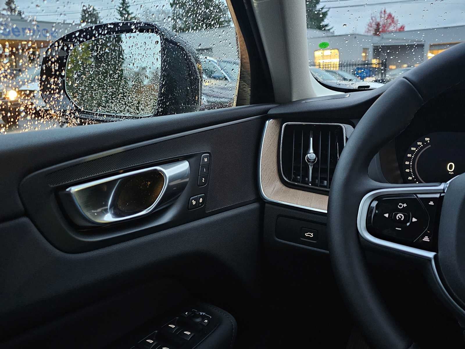 2026 Volvo XC60 Plus