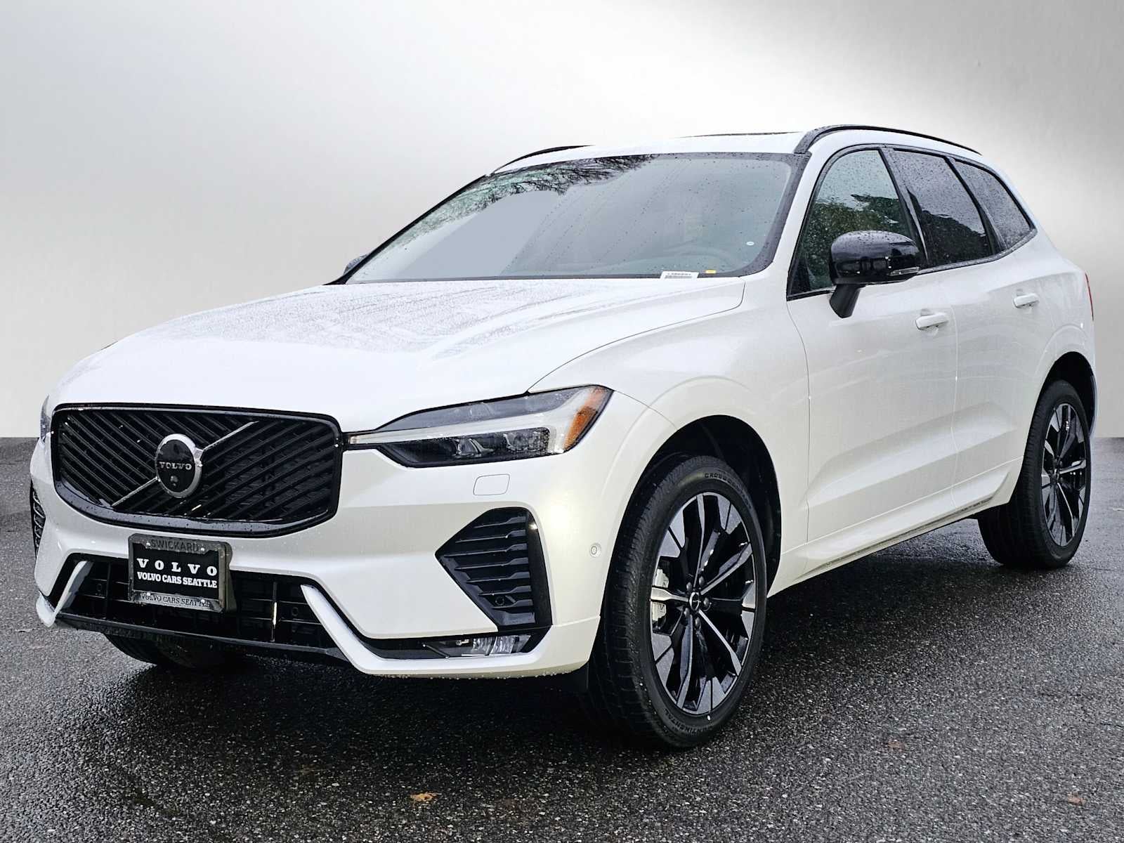 2026 Volvo XC60 Plus