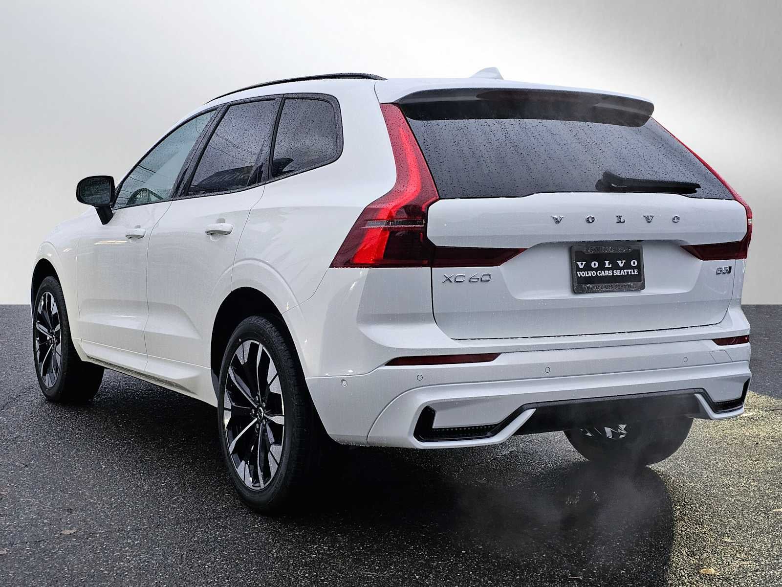 2026 Volvo XC60 Plus