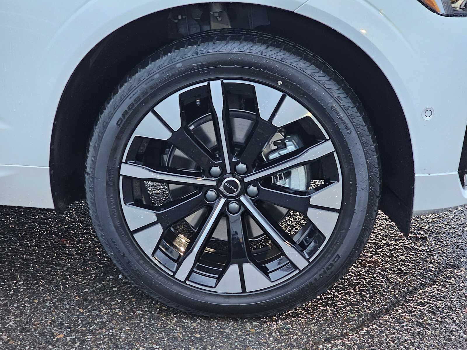 2026 Volvo XC60 Plus