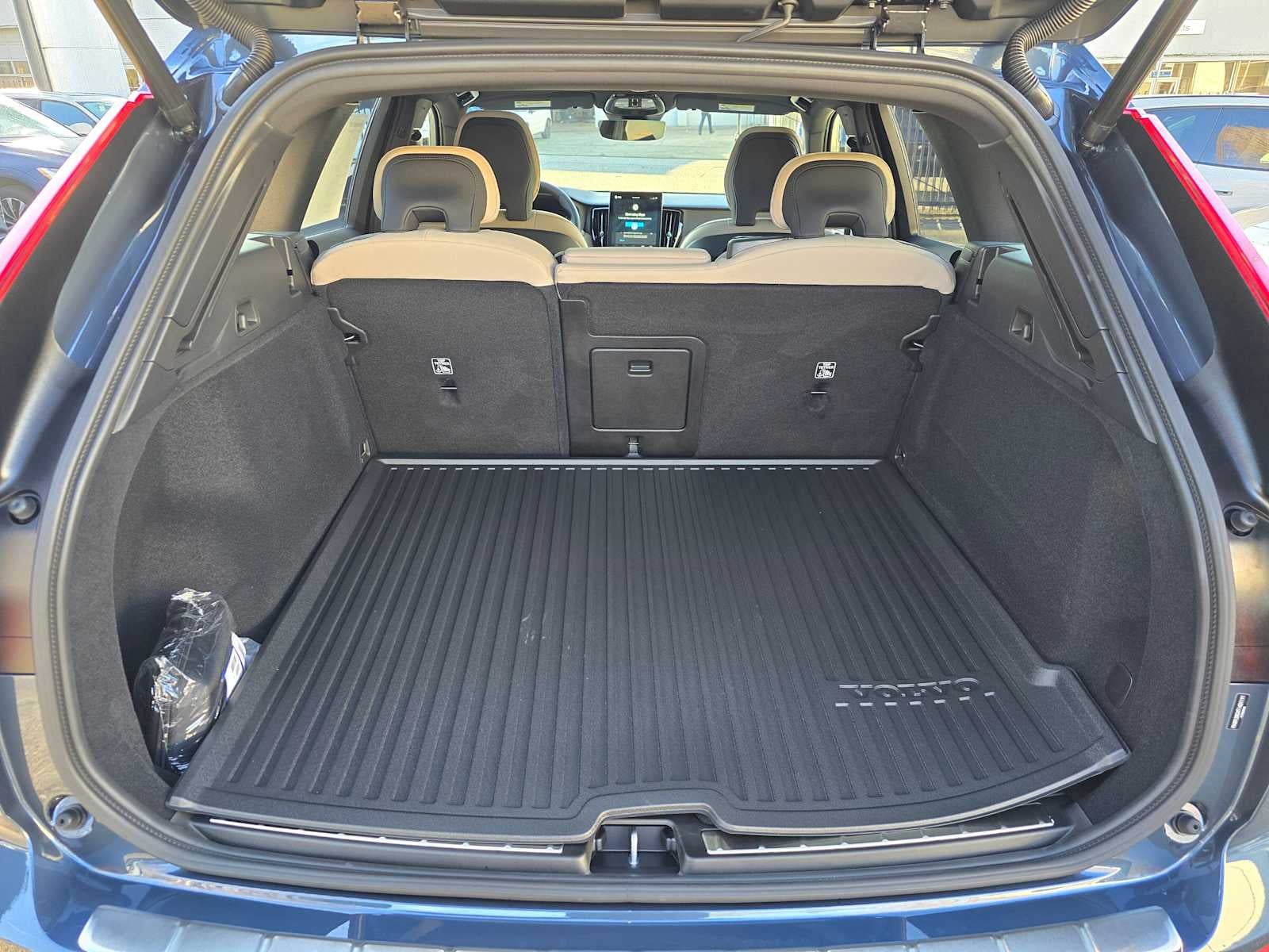 2026 Volvo XC60 Plus