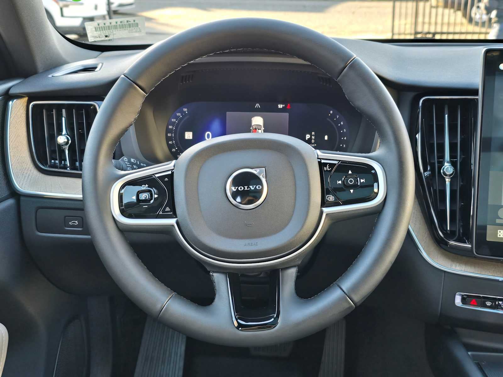 2026 Volvo XC60 Plus