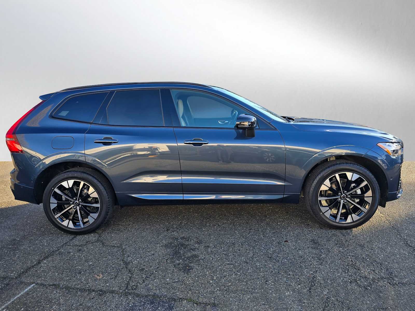 2026 Volvo XC60 Plus