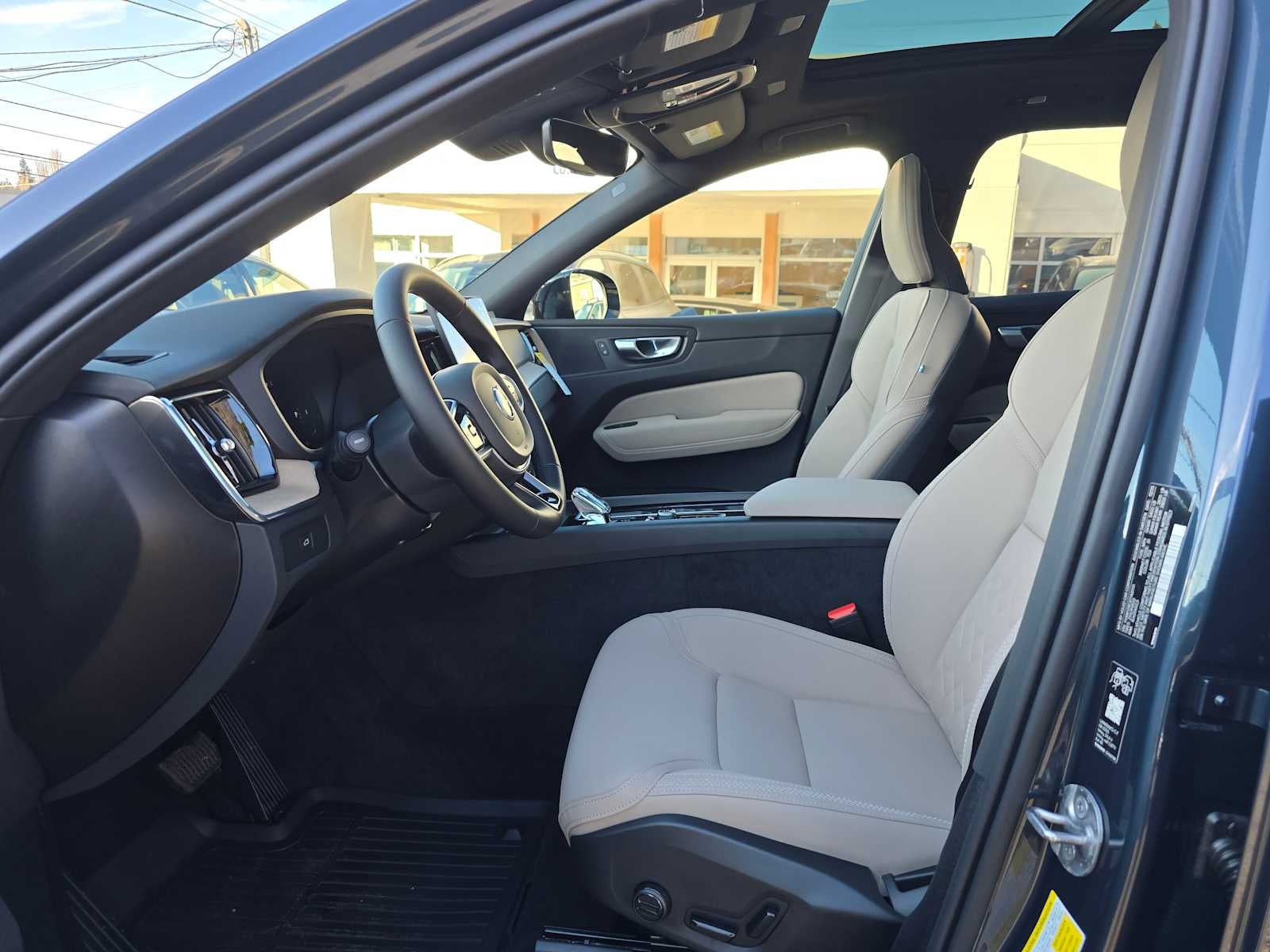 2026 Volvo XC60 Plus