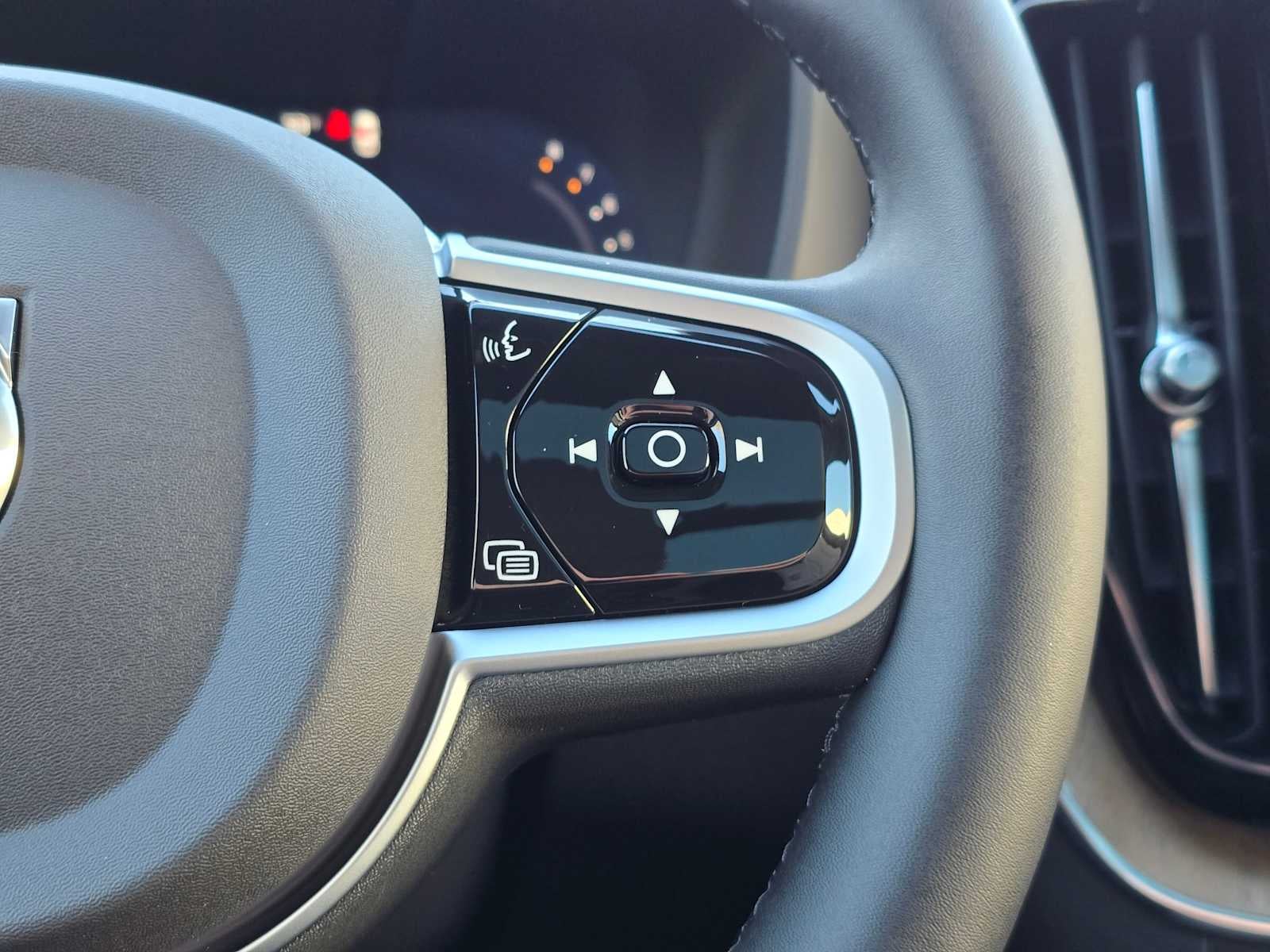 2026 Volvo XC60 Plus