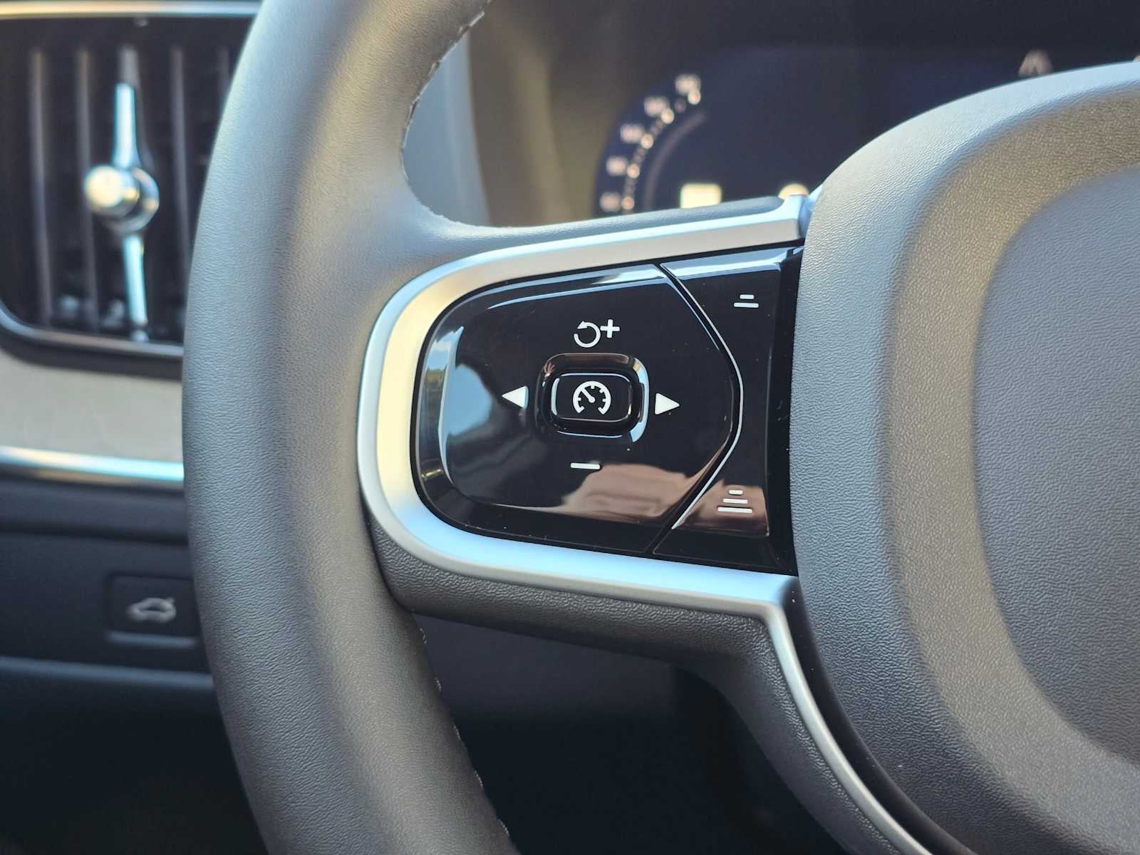 2026 Volvo XC60 Plus