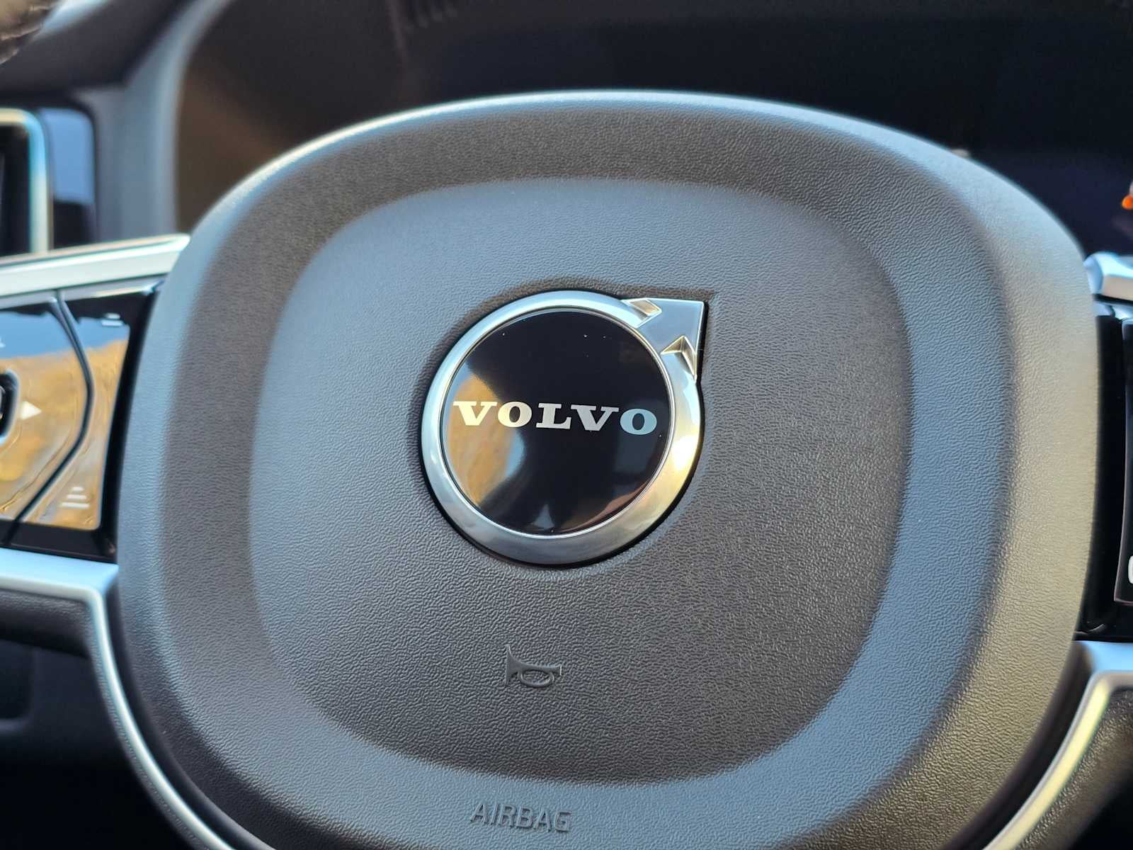 2026 Volvo XC60 Plus