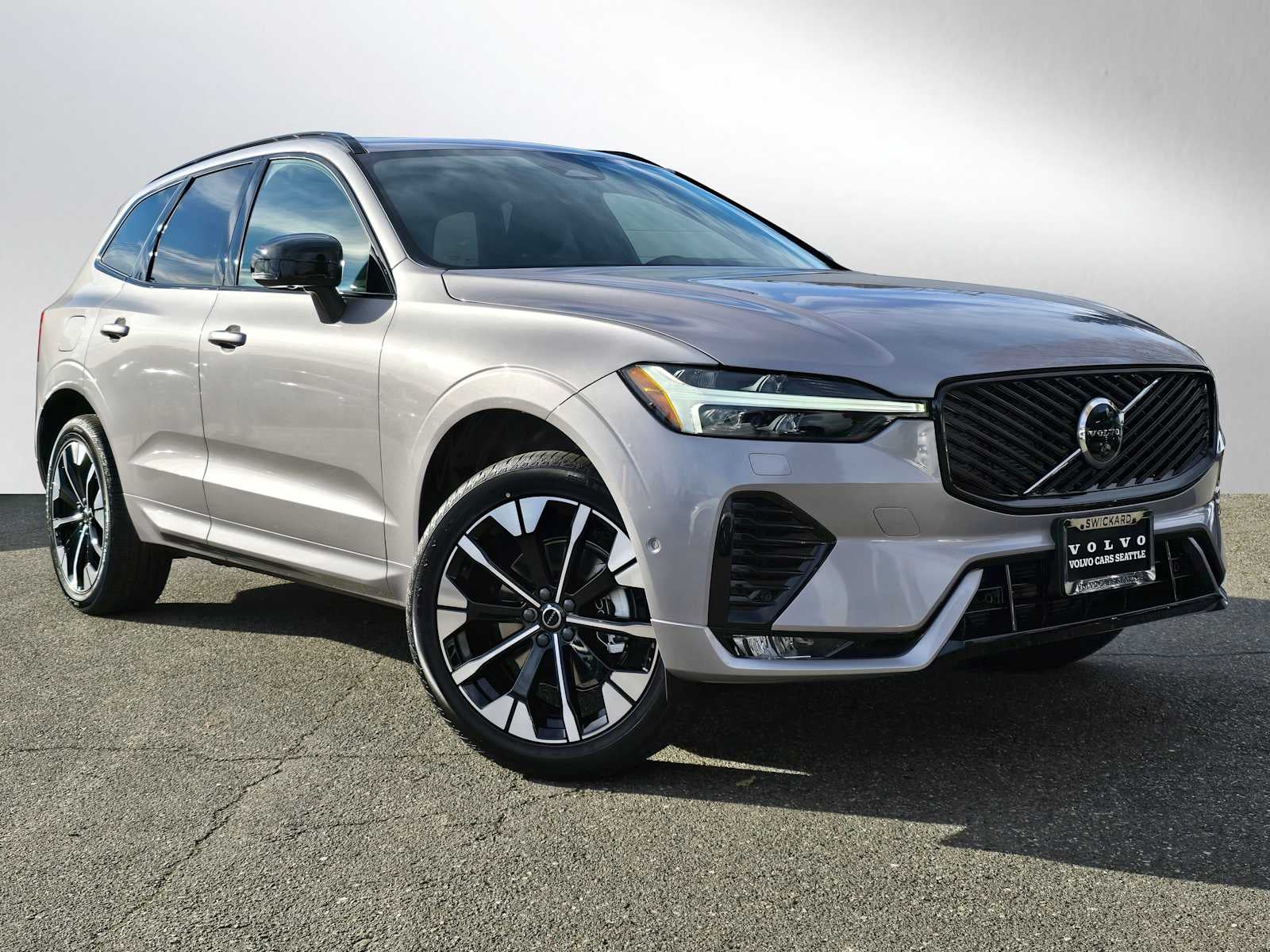 2026 Volvo XC60 Plus