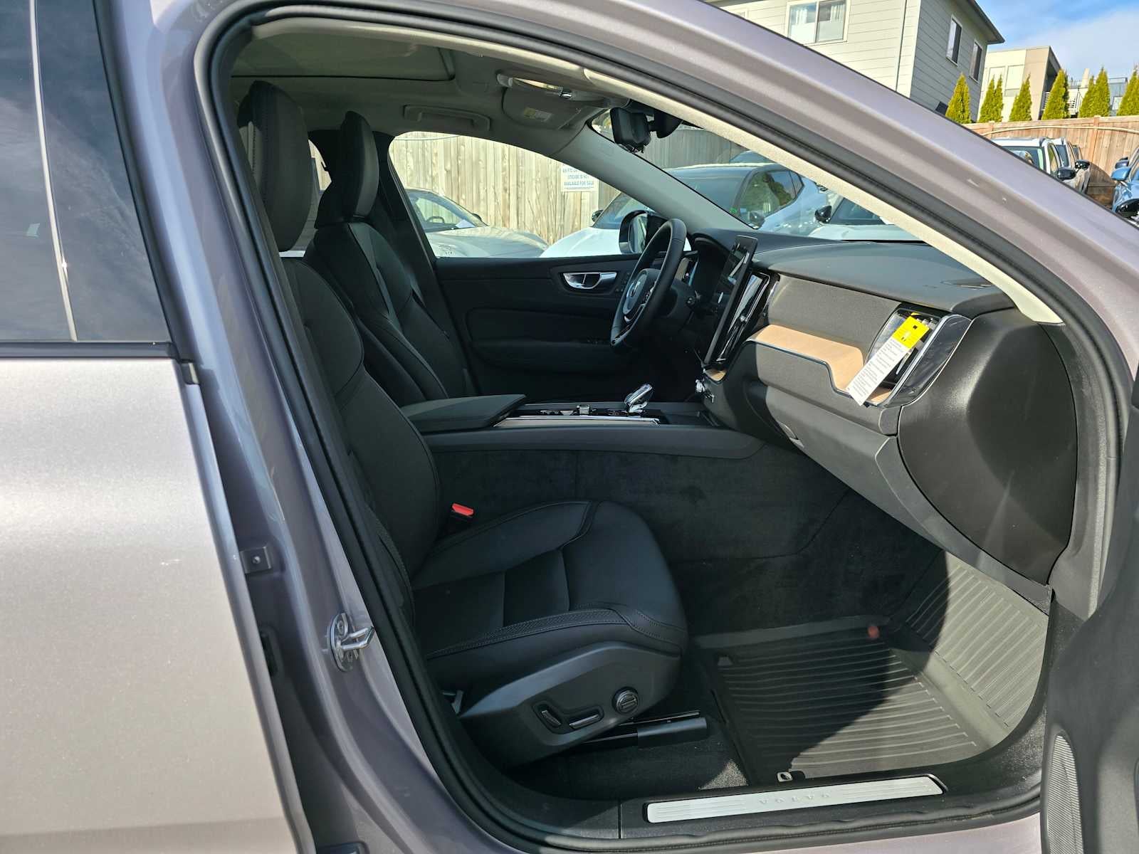 2026 Volvo XC60 Plus