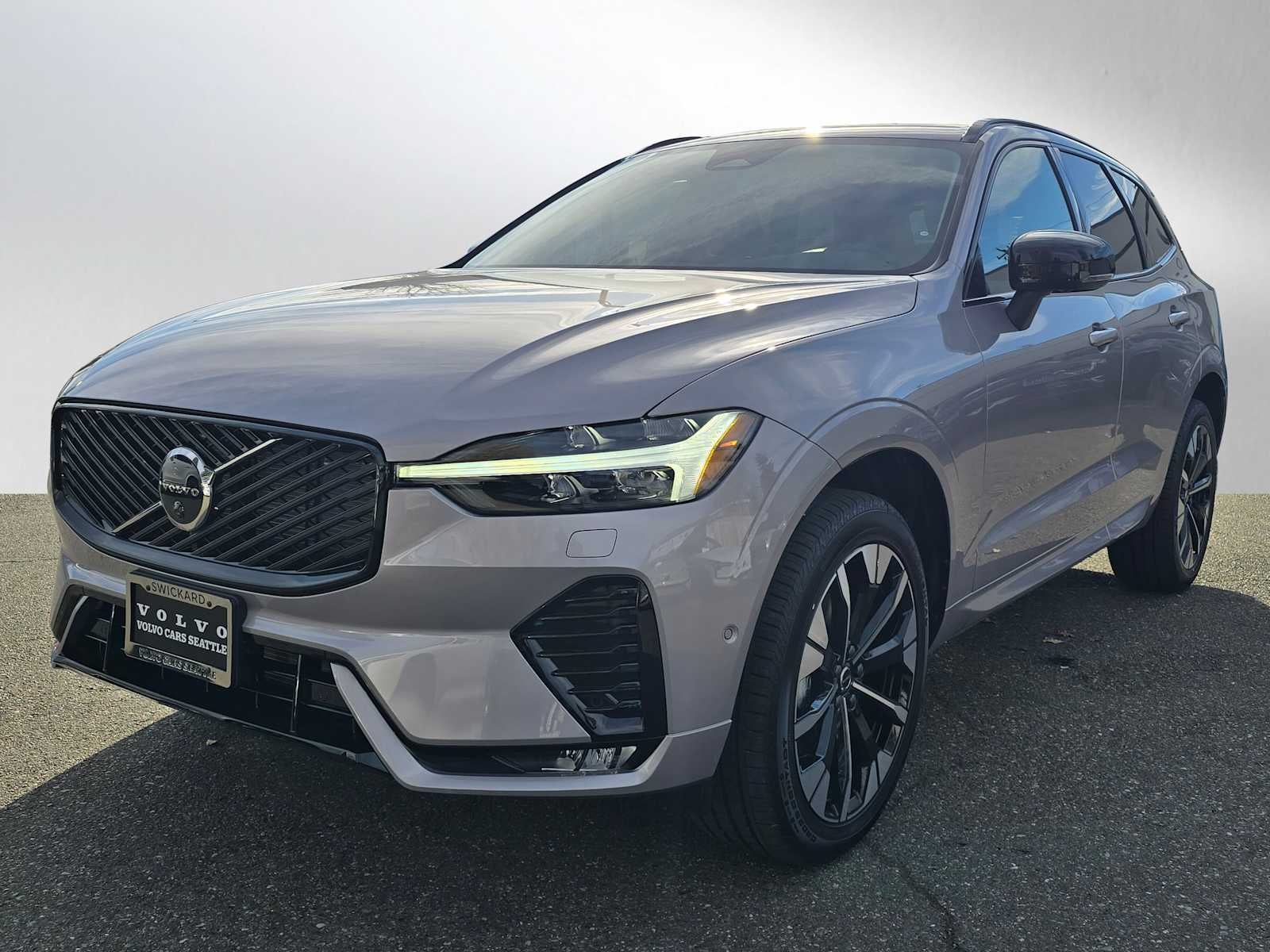 2026 Volvo XC60 Plus