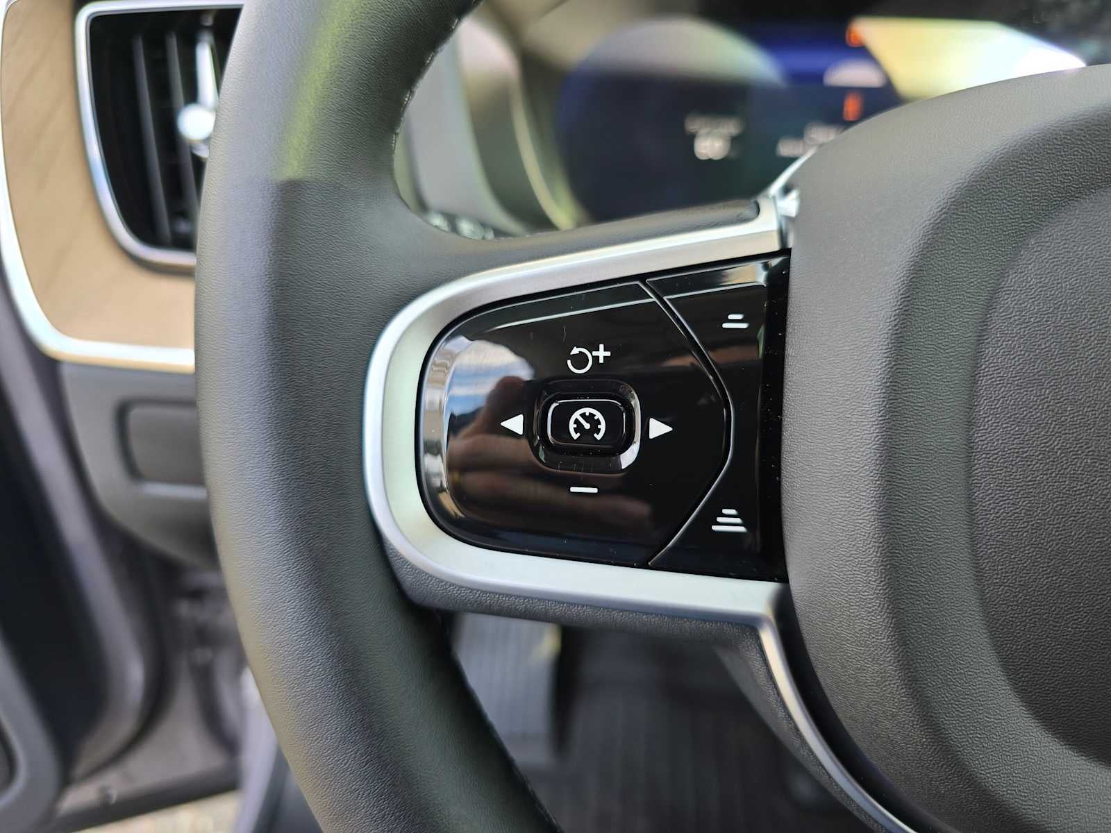 2026 Volvo XC60 Plus