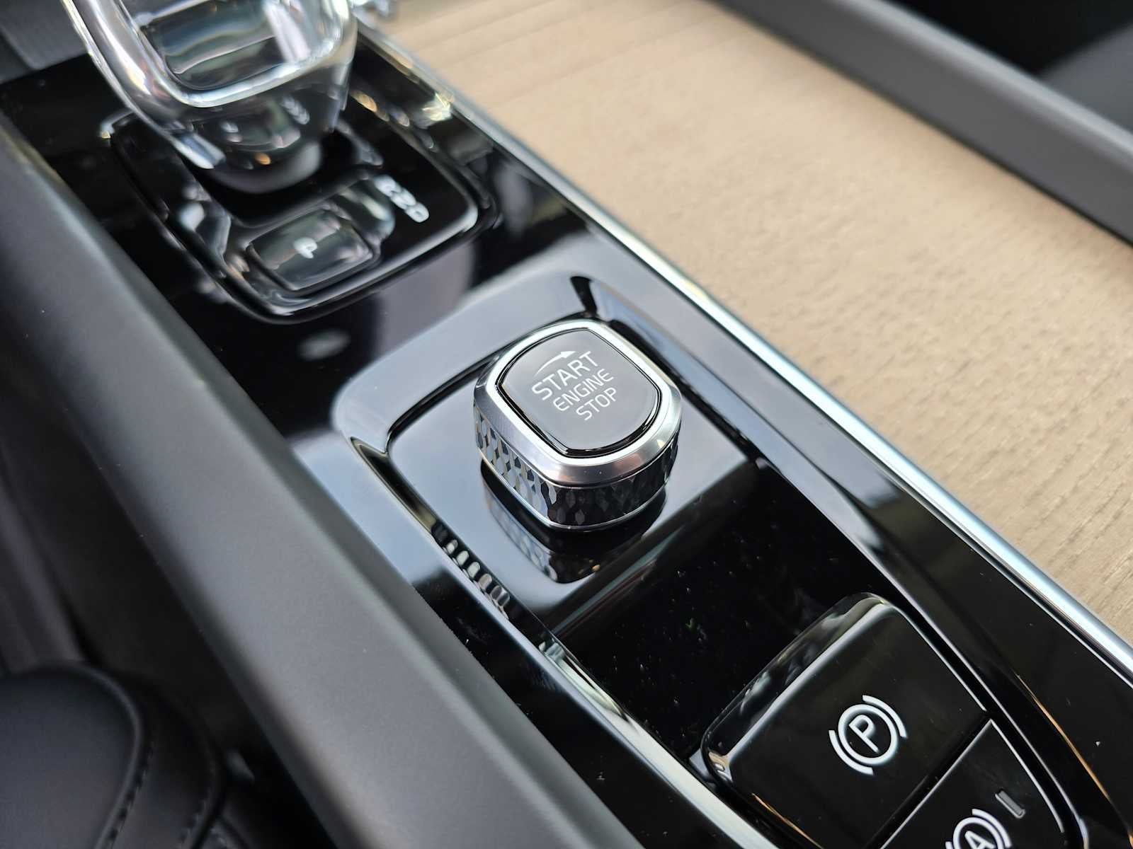 2026 Volvo XC60 Plus