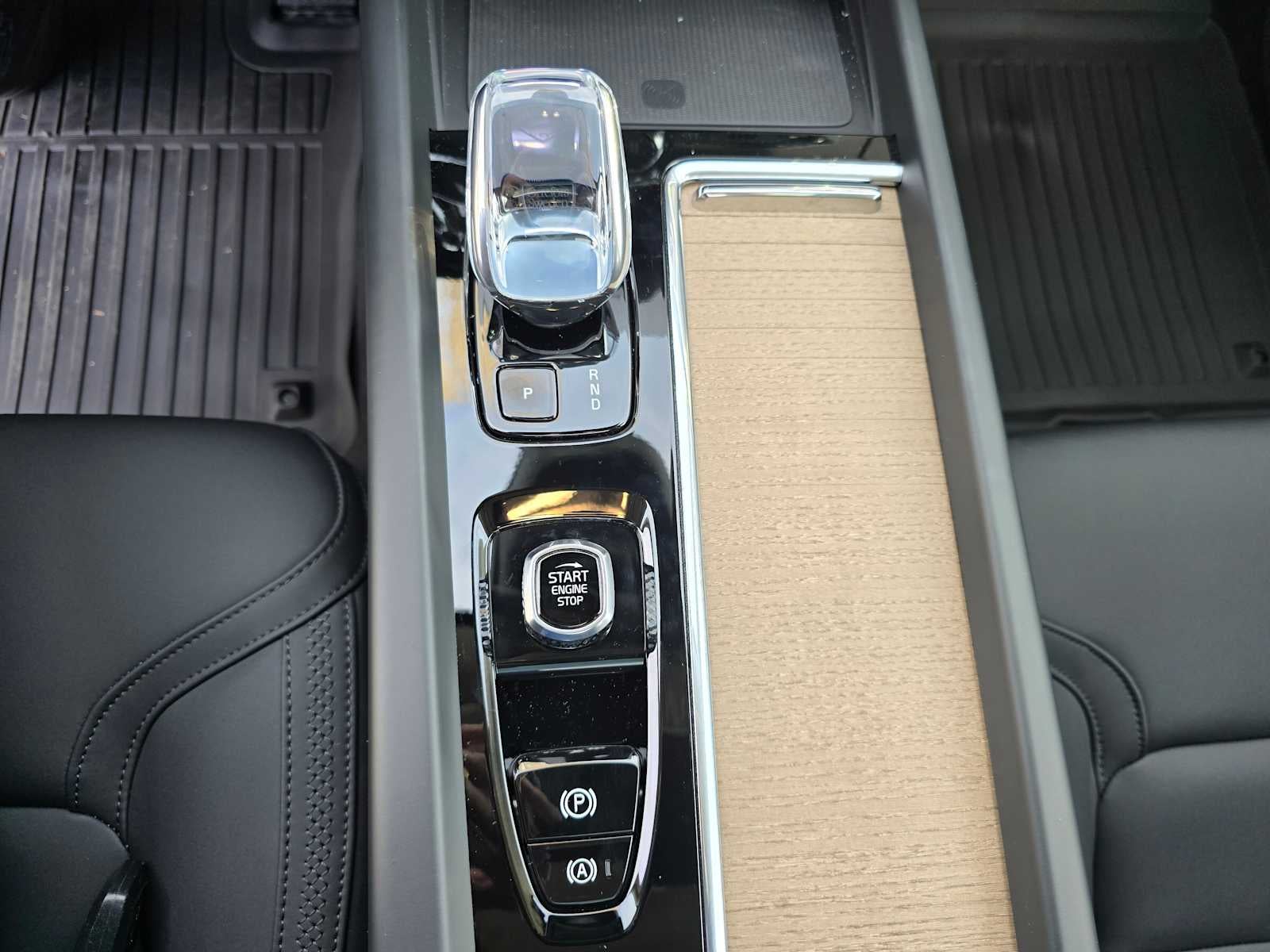 2026 Volvo XC60 Plus