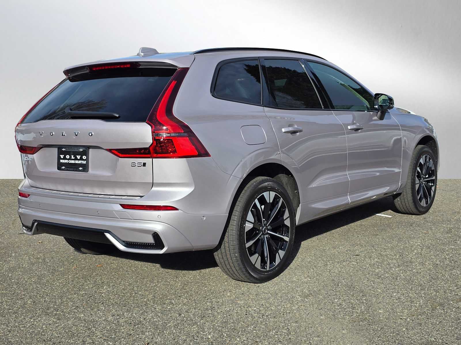 2026 Volvo XC60 Plus
