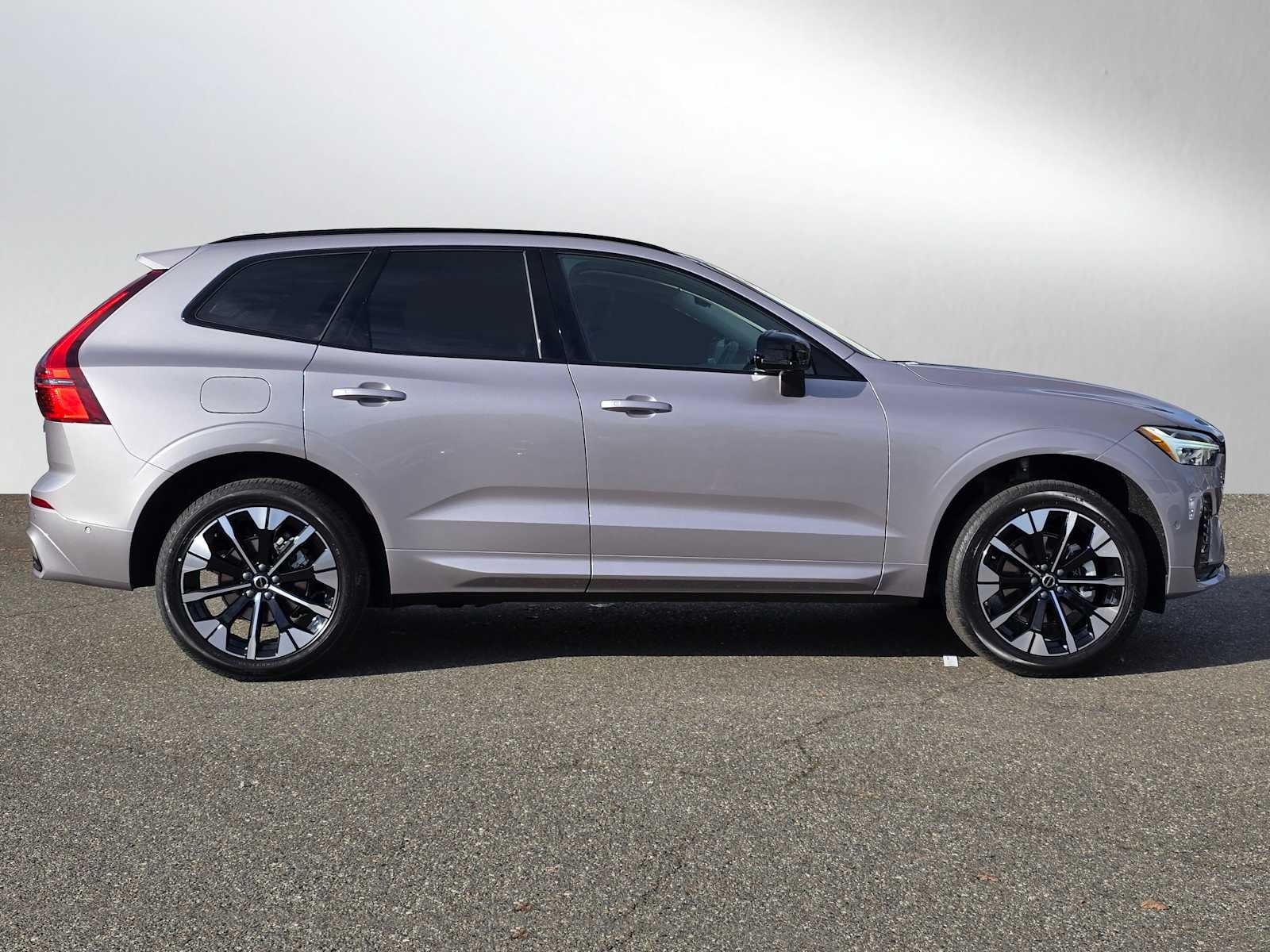 2026 Volvo XC60 Plus