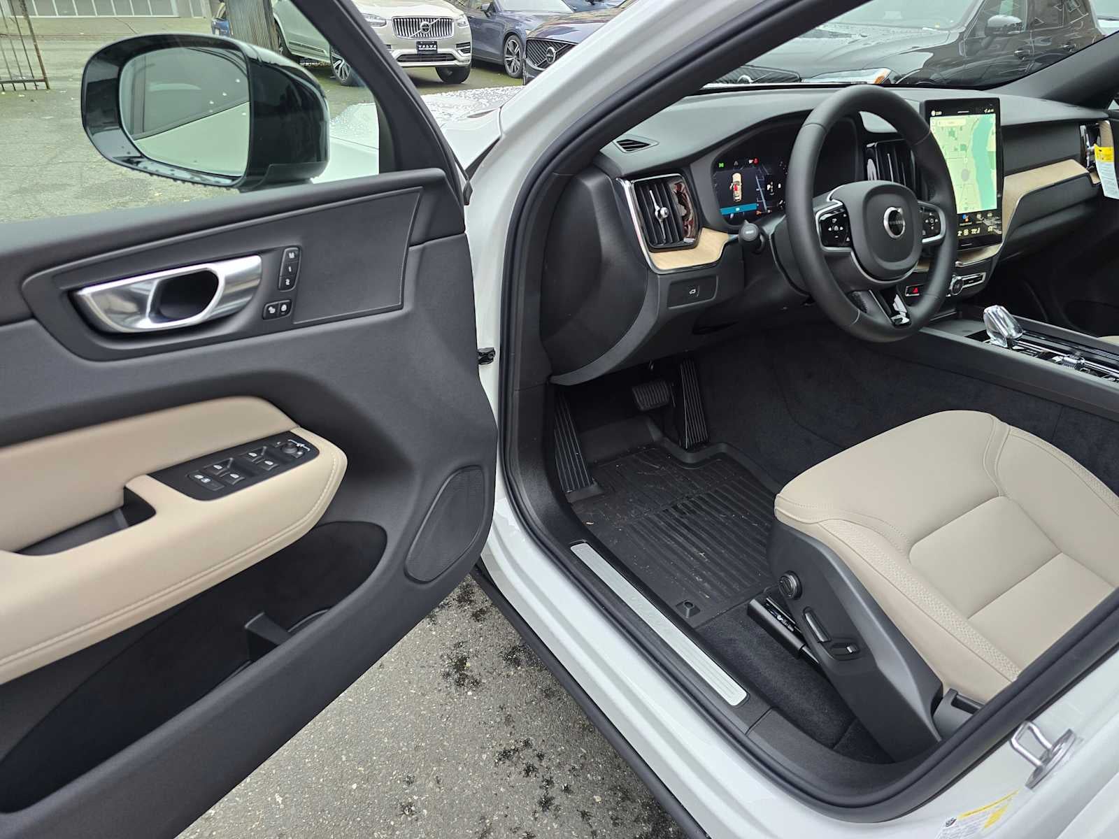 2026 Volvo XC60 Plus