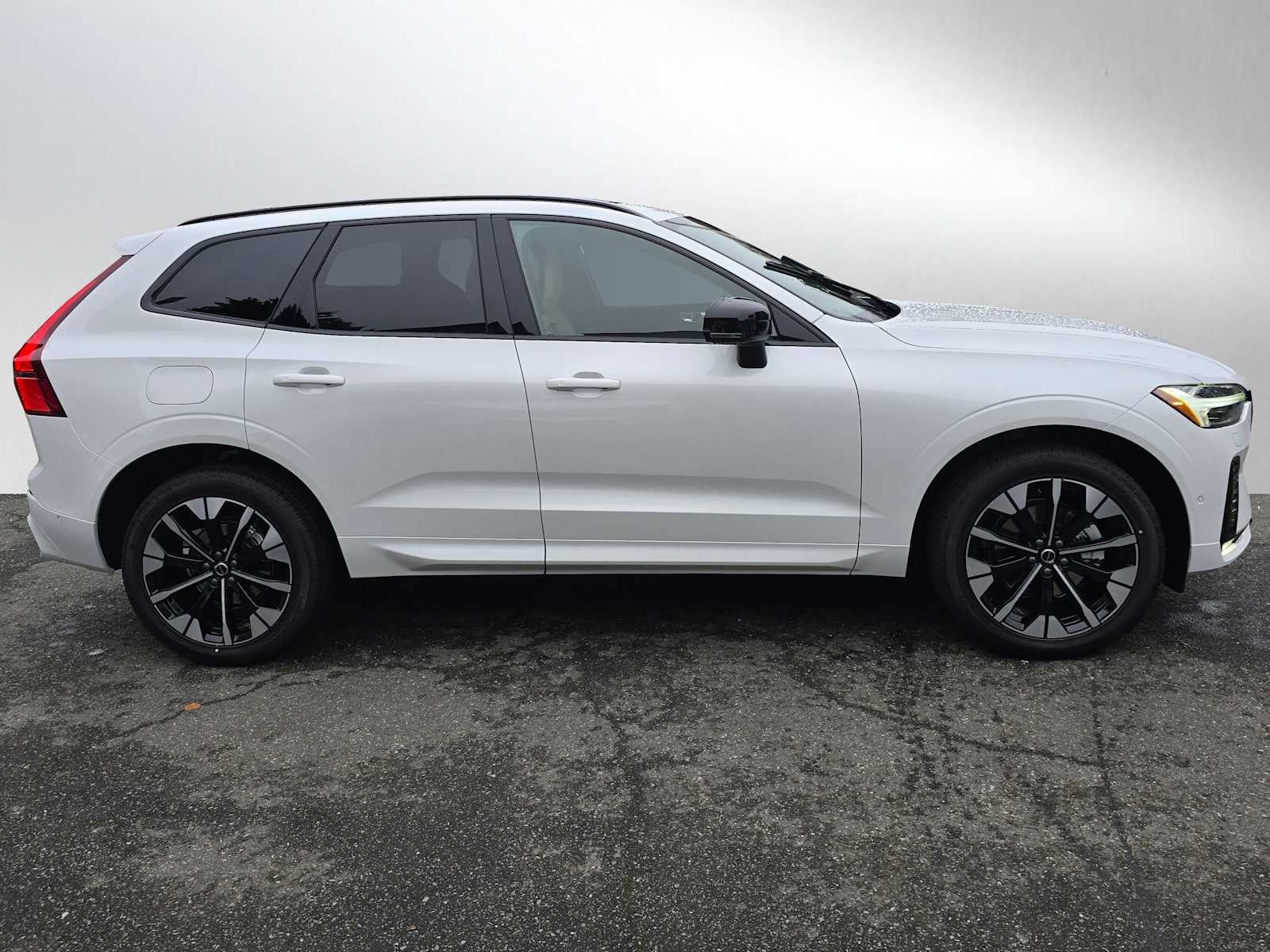 2026 Volvo XC60 Plus