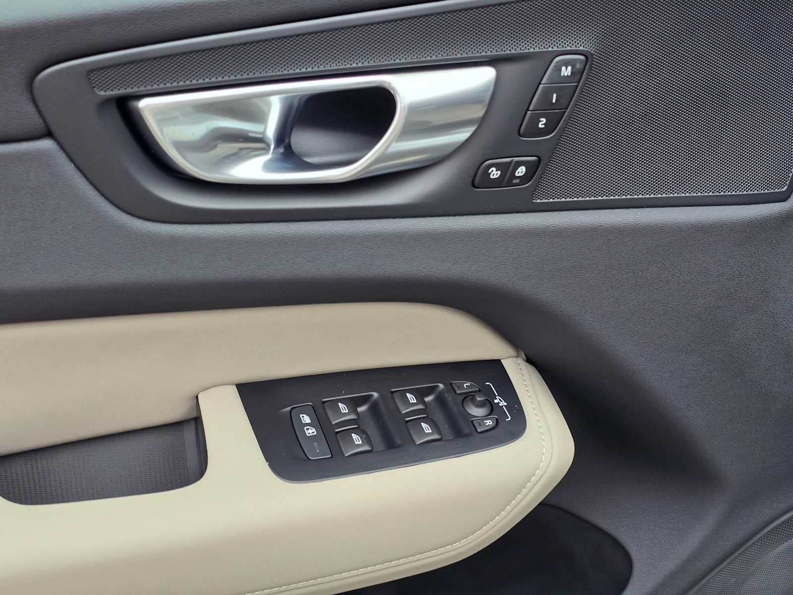 2026 Volvo XC60 Plus