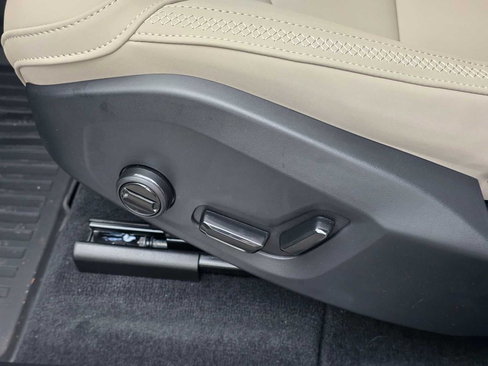 2026 Volvo XC60 Plus