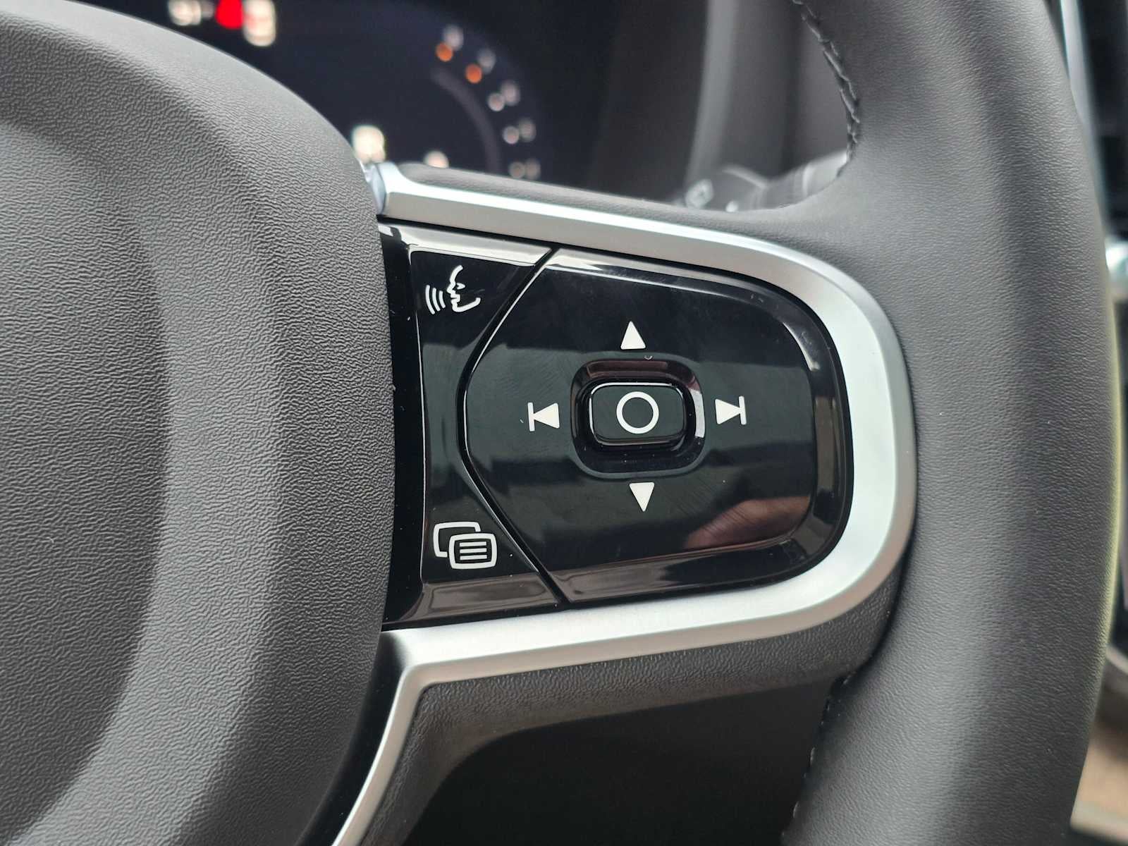 2026 Volvo XC60 Plus