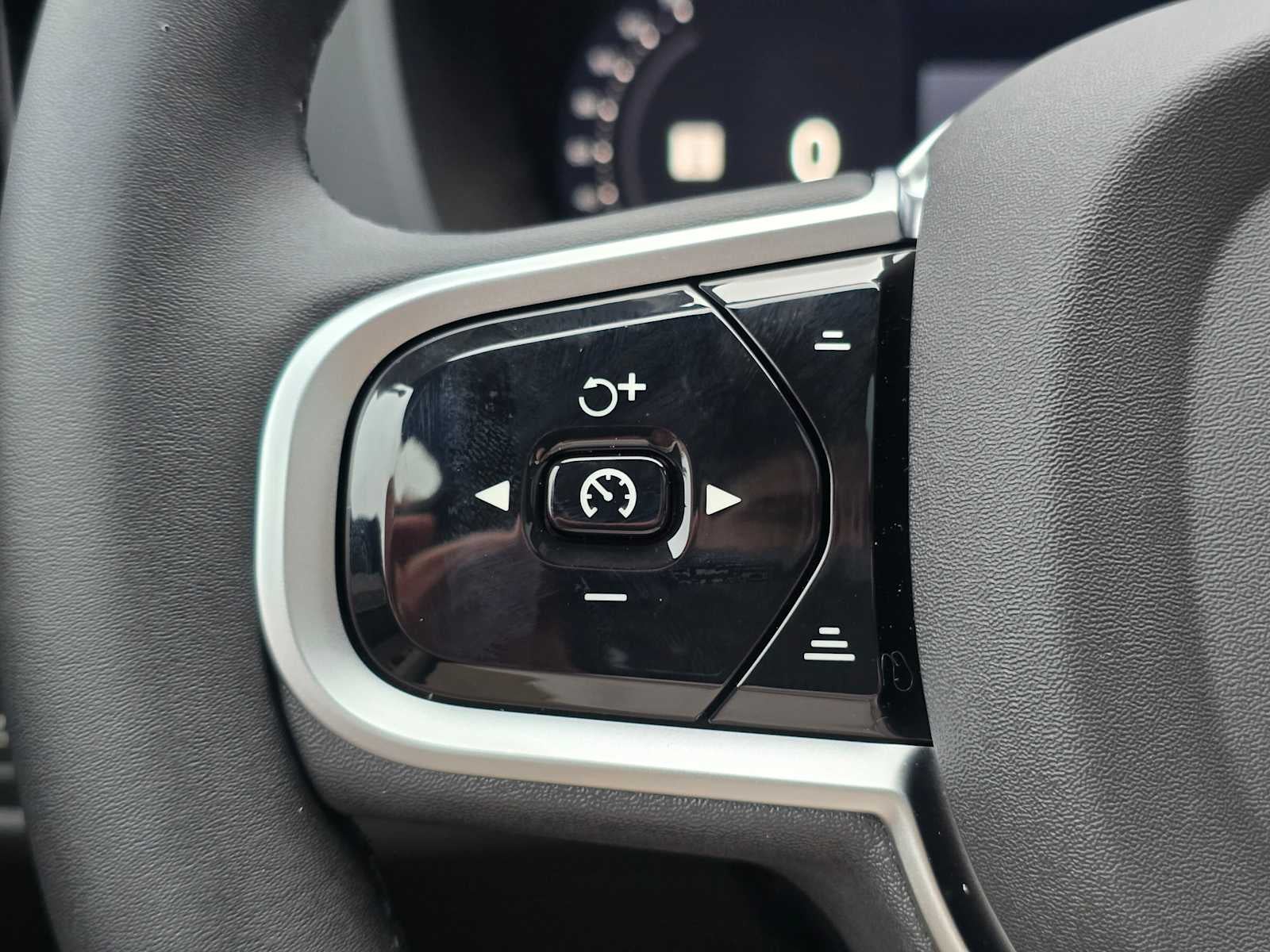 2026 Volvo XC60 Plus