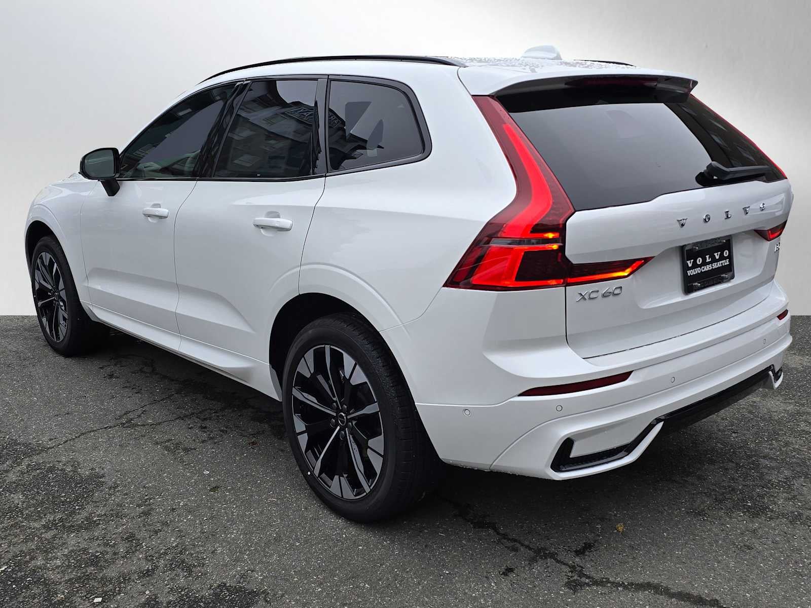 2026 Volvo XC60 Plus
