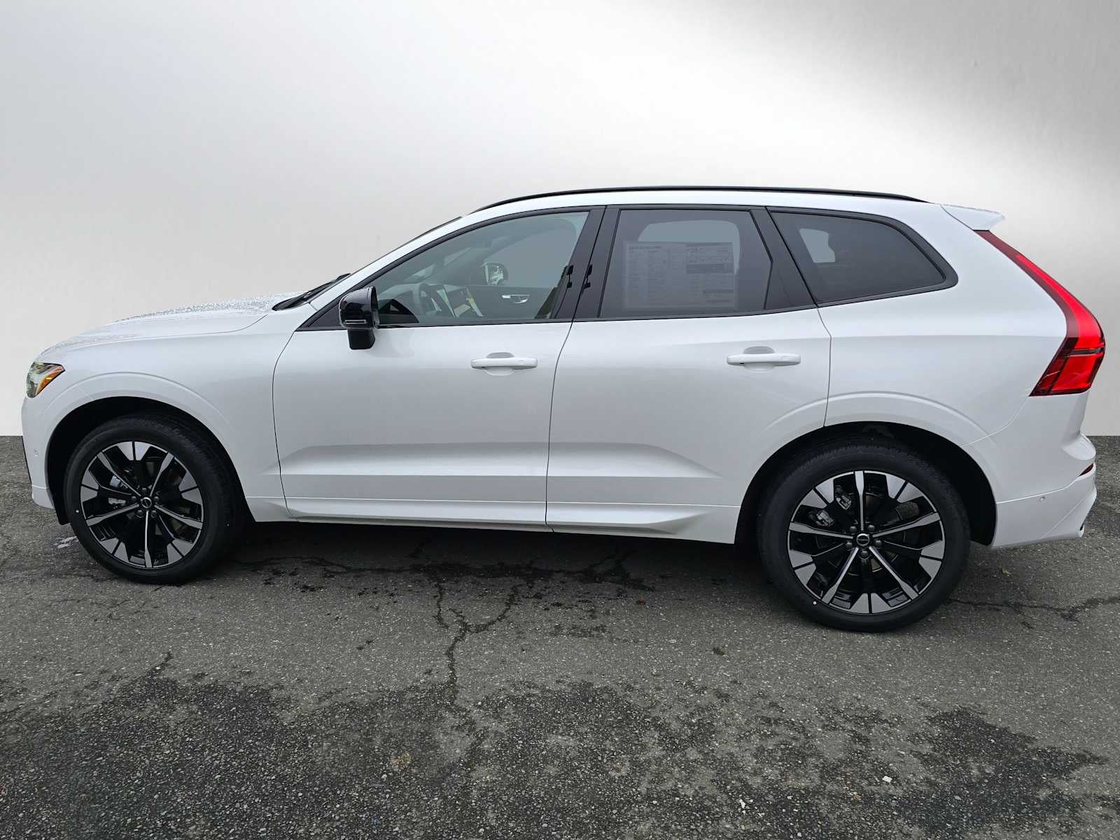 2026 Volvo XC60 Plus