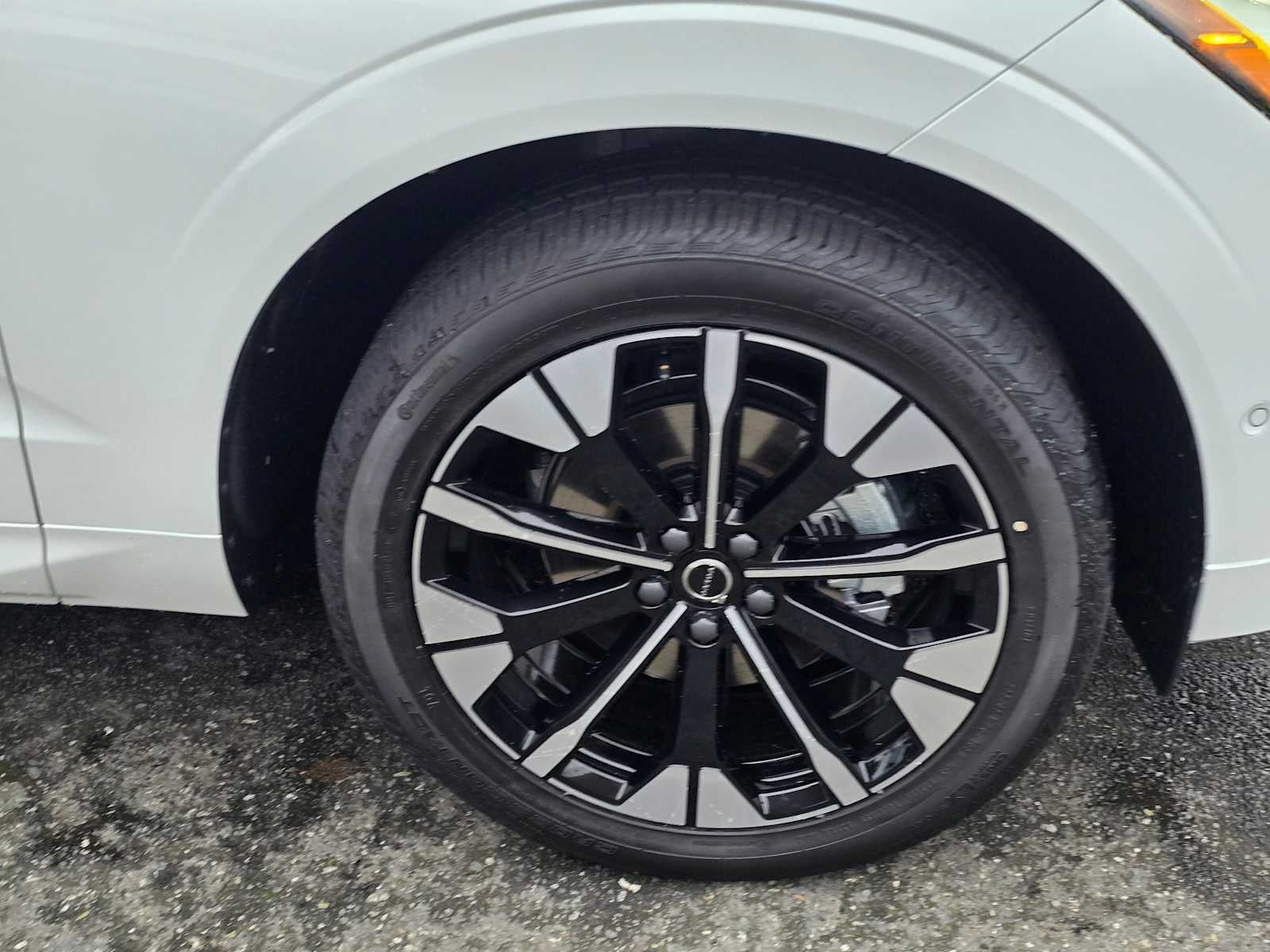 2026 Volvo XC60 Plus