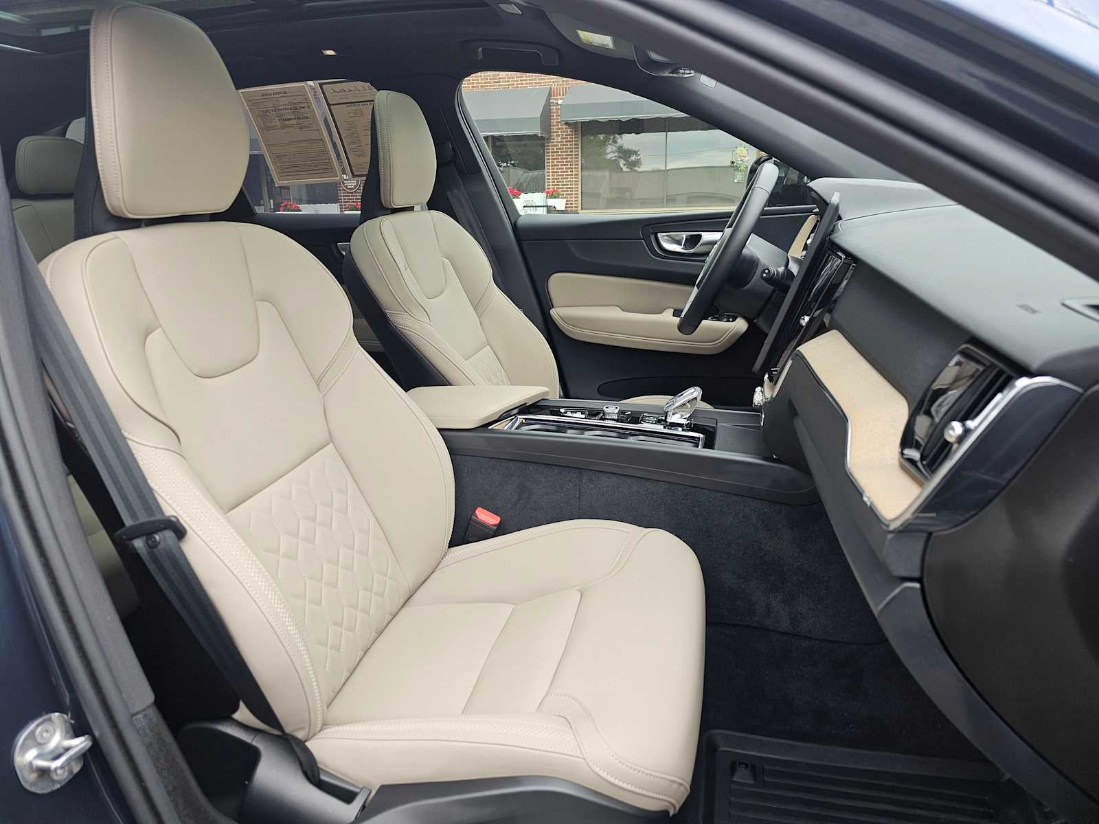 2026 Volvo XC60 Plus